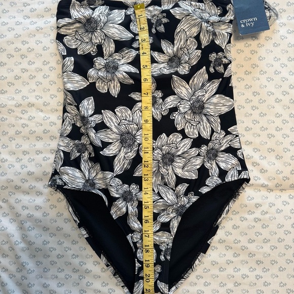 Crown & Ivy NWT Floral Black and White Ruffle Strap One Piece Small Swimsuit - Picture 9 of 12